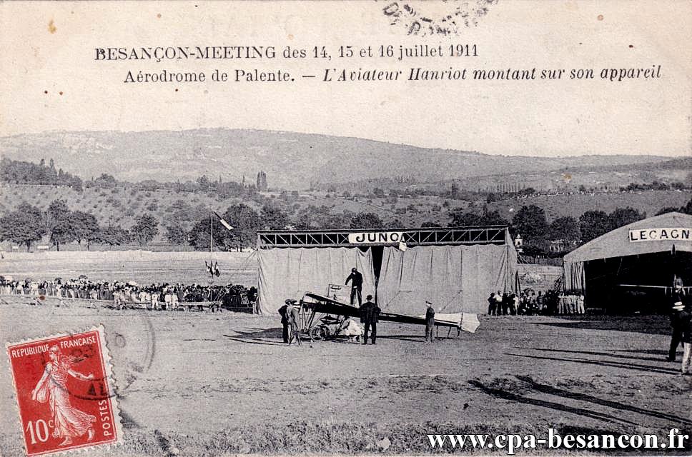 BESANÇON-MEETING des 14, 15 et 16 juillet 1911 - Aérodrome de Palente. - L'Aviateur Hanriot montant sur son appareil